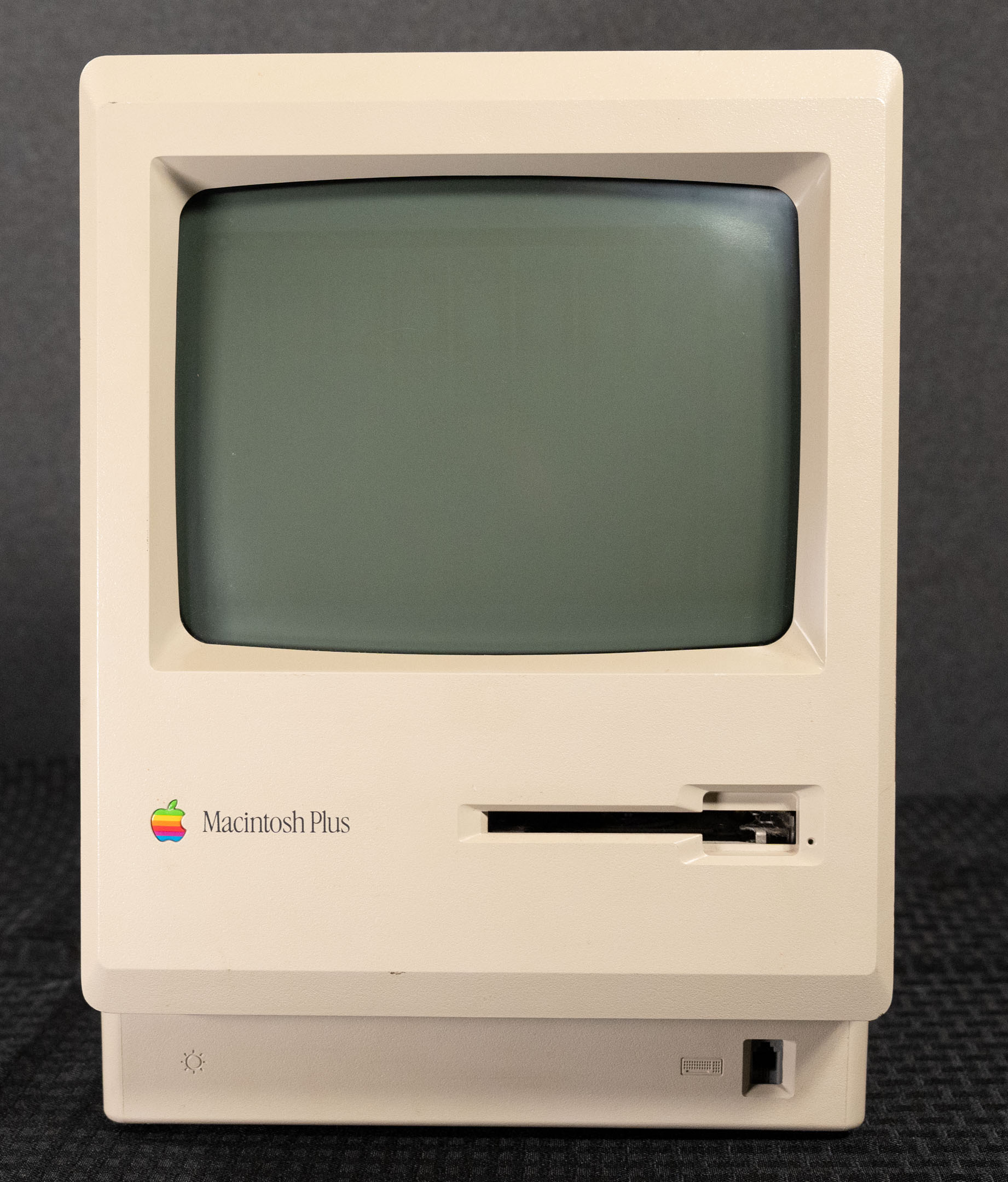 Mac_Plus_1_1852.jpg